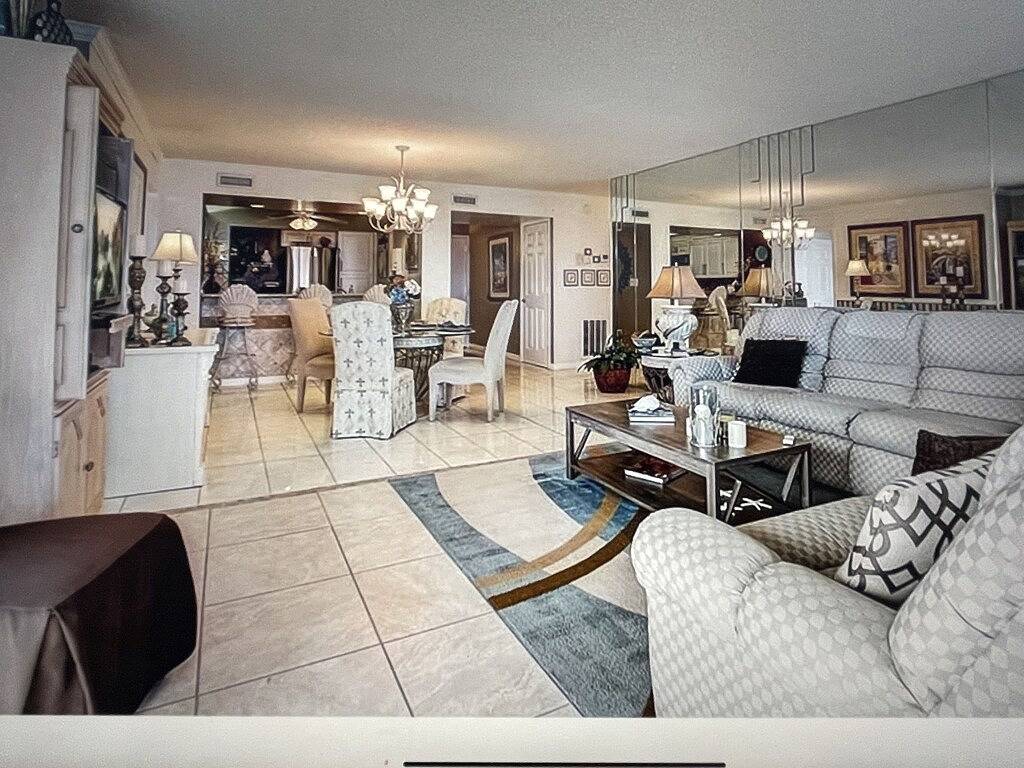 Ganze Wohnung, Oceanfront Condo, with Wrap Around Balcony & Ocean Views from every room in Daytona Beach, Florida