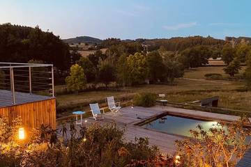 Gîte pour 10 personnes, avec jardin ainsi que terrasse et piscine à Varennes-sous-Dun