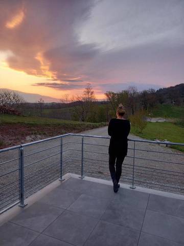 Location de vacances pour 10 personnes, avec jardin ainsi que vue et balcon à Sébrazac