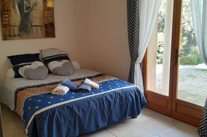 Location de vacances pour 10 personnes, avec balcon et jardin à Vico - 2
