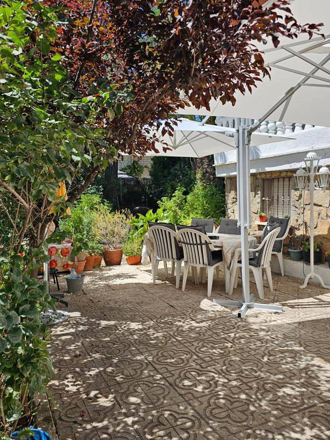 Apartamento para 8 personas, con piscina y jardín, Se admiten mascotas en Pelayos de la Presa