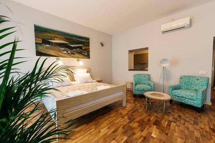 Appart’hôtel pour 3 personnes, avec Terrasse et Jardin