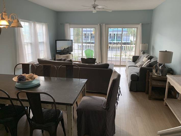 Vacation rental for 10 people, with pool and balcony in Surfside Beach