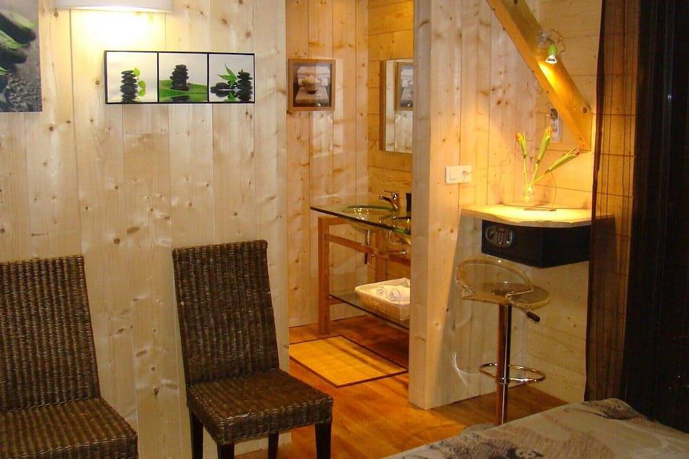 Gîte bois 8/15 personnes piscine, sauna, Jacuzzi Jurançon Pyrénées atlantiques in Jurançon, Béarn
