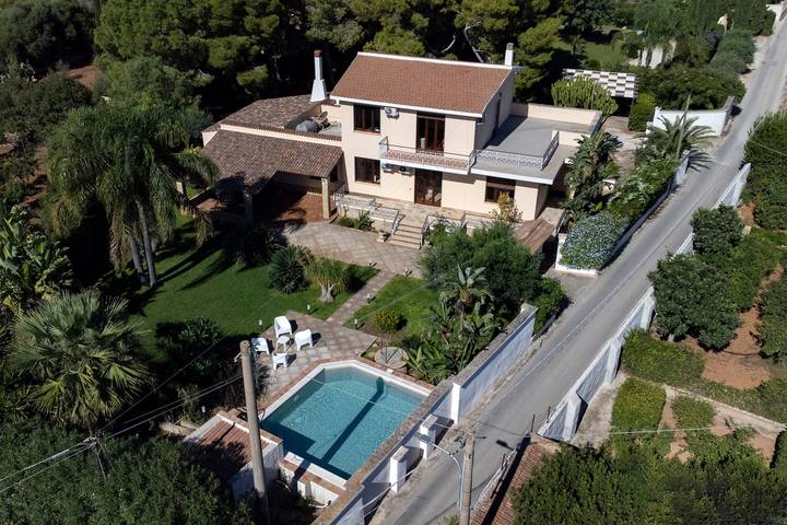 Casa vacanza per 14 persone, con Balcone e Giardino
