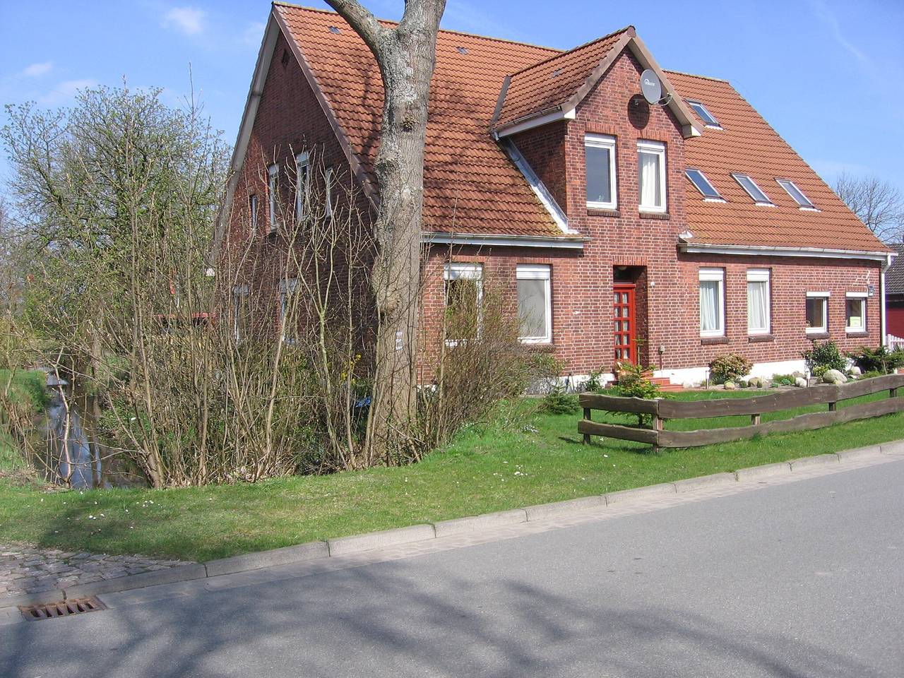 Geheel appartement, Appartement '4-Raum Ferienwohnung' met gedeeld terras en Wi-Fi in Cuxhaven, Cuxland