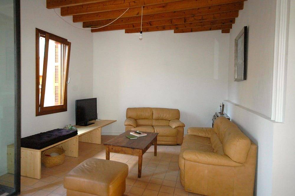  Complete house in Sineu's center. 2 floors and a patio with a pool. Spain in Sineu, Interior de Mallorca
