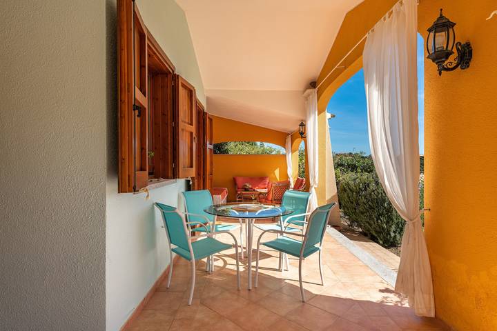 Casa vacanze 'Domixedda' con vista mare, terrazza privata e aria condizionata in Costa Rei, Muravera