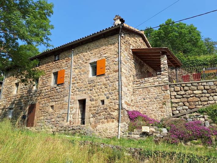 Gîte pour 5 personnes, avec jardin et terrasse à Saint-Pierreville