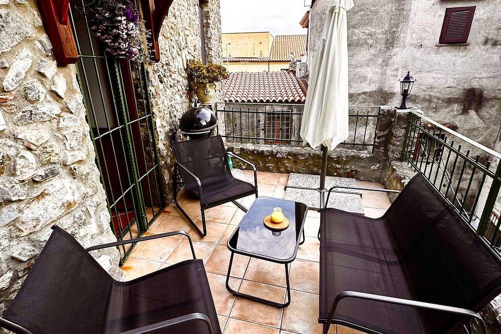 Entire apartment, Tramonti e Mare - relax in the historic center just a stone's throw from the sea in Scalea, Tyrrhenian Coast Kalabria