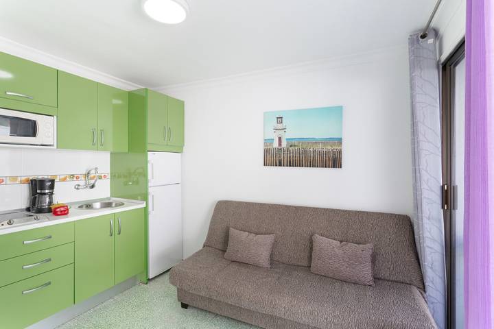 Apartamento entero, Apartamento de vacaciones 'Los Angeles 3' con vistas al mar, terraza compartida y Wi-Fi in Puerto de Mogan, Mogán