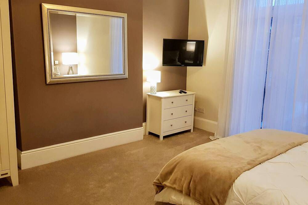 Helles, luftiges und geräumiges Zimmer. Zentral gelegen in Portsmouth, Südostengland