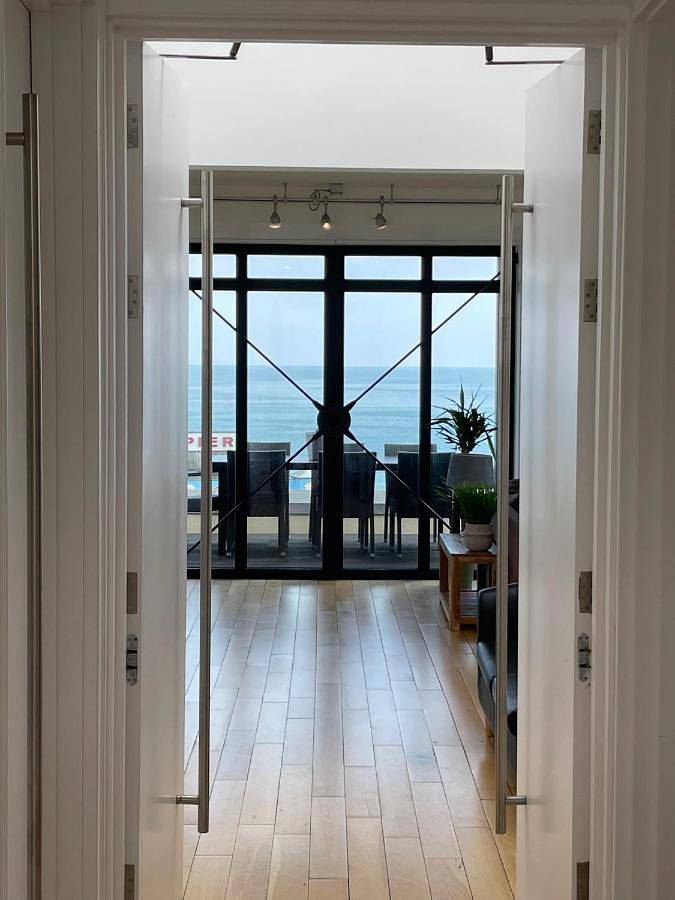 Entire apartment, Riviera Apartments - Five Stylish Penthouse Apartments with Unrivalled Sea Views of Teignmouth, Shaldon, The Jurassic Coastline & The Teign Estuary in Teignmouth, Devon