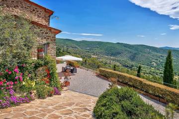 Villa for 10 Guests in Cortona, Arezzo Province, Picture 4