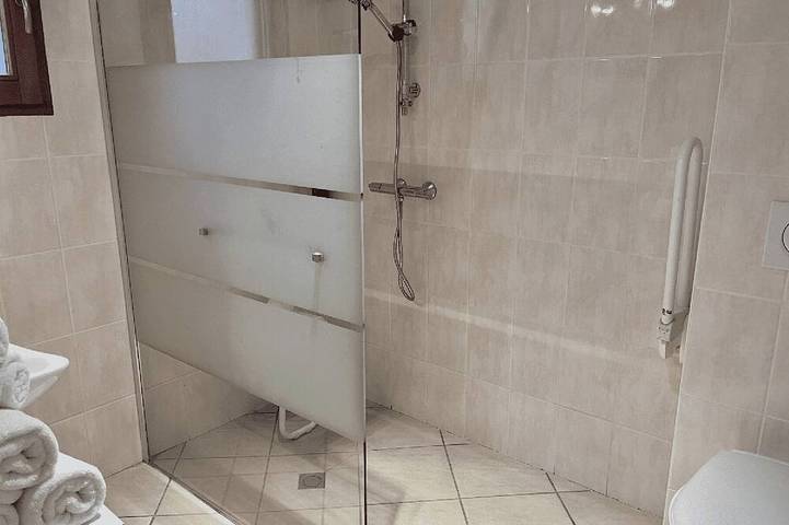 Location de vacances pour 5 personnes, avec piscine ainsi que balcon et jardin à La Côte-Saint-André - 4