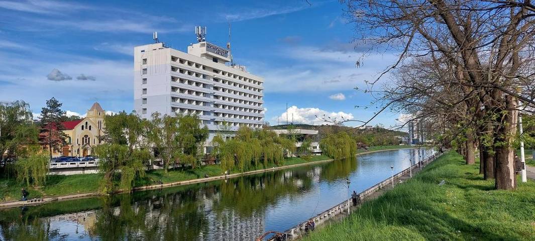 Hôtel pour 2 personnes, avec sauna ainsi que jardin et piscine, animaux acceptés