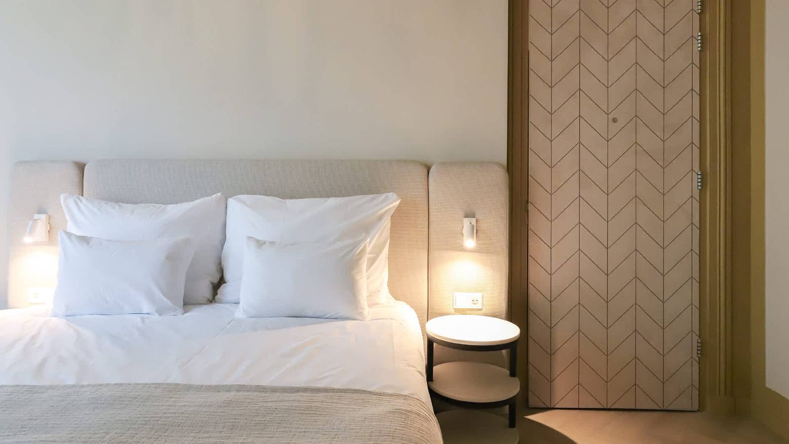 Entire holiday apartment, Dam Residence's Classic Suite in Zaandam, Dutch Coast