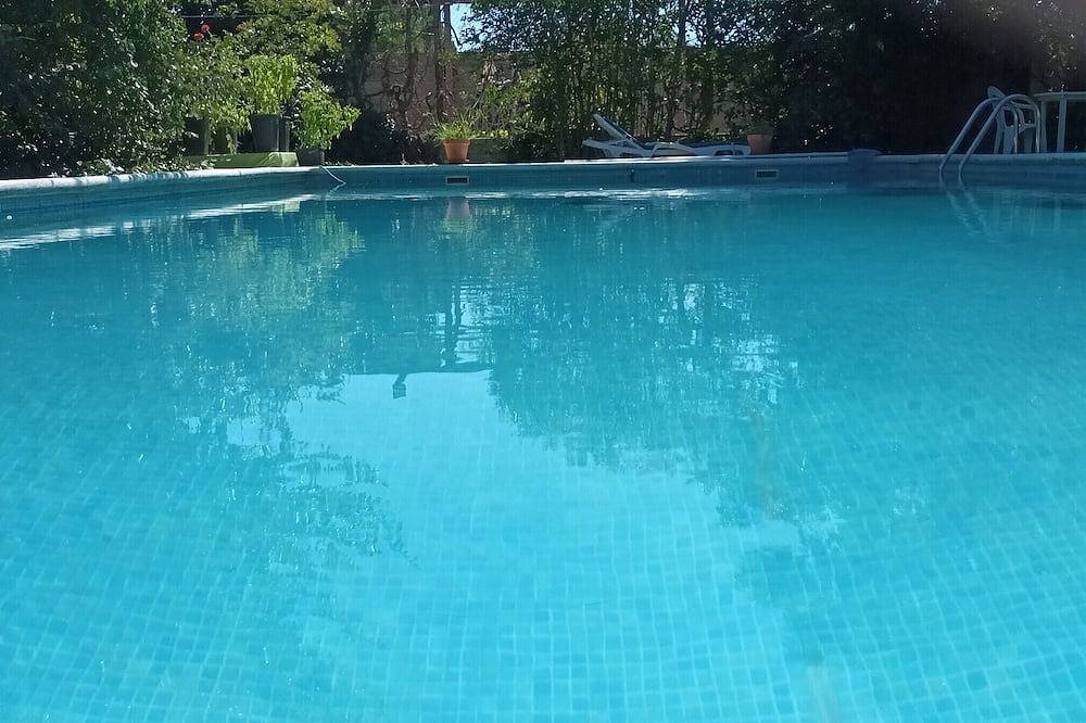 Casa rural 'Marina' con terraza privada, jardín privado y Wi-Fi in Lleida, Costers del Segre