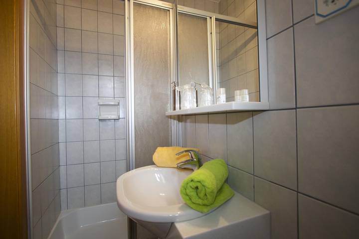 Ferienwohnung für 2 Personen, mit Balkon und Pool sowie Ausblick in Seeboden - 4