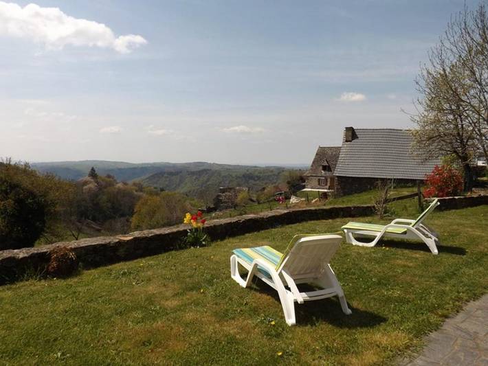 Location de vacances pour 6 personnes, avec jardin à Junhac - 2