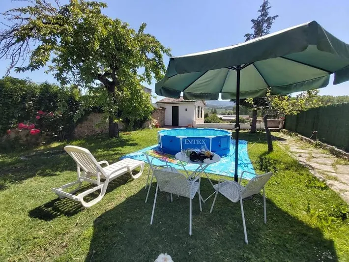 Maison de vacances pour 3 personnes, avec vue et terrasse ainsi que piscine et jardin - 1