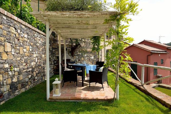 Cottage for 4 people, with balcony/terrace and pool in Italy