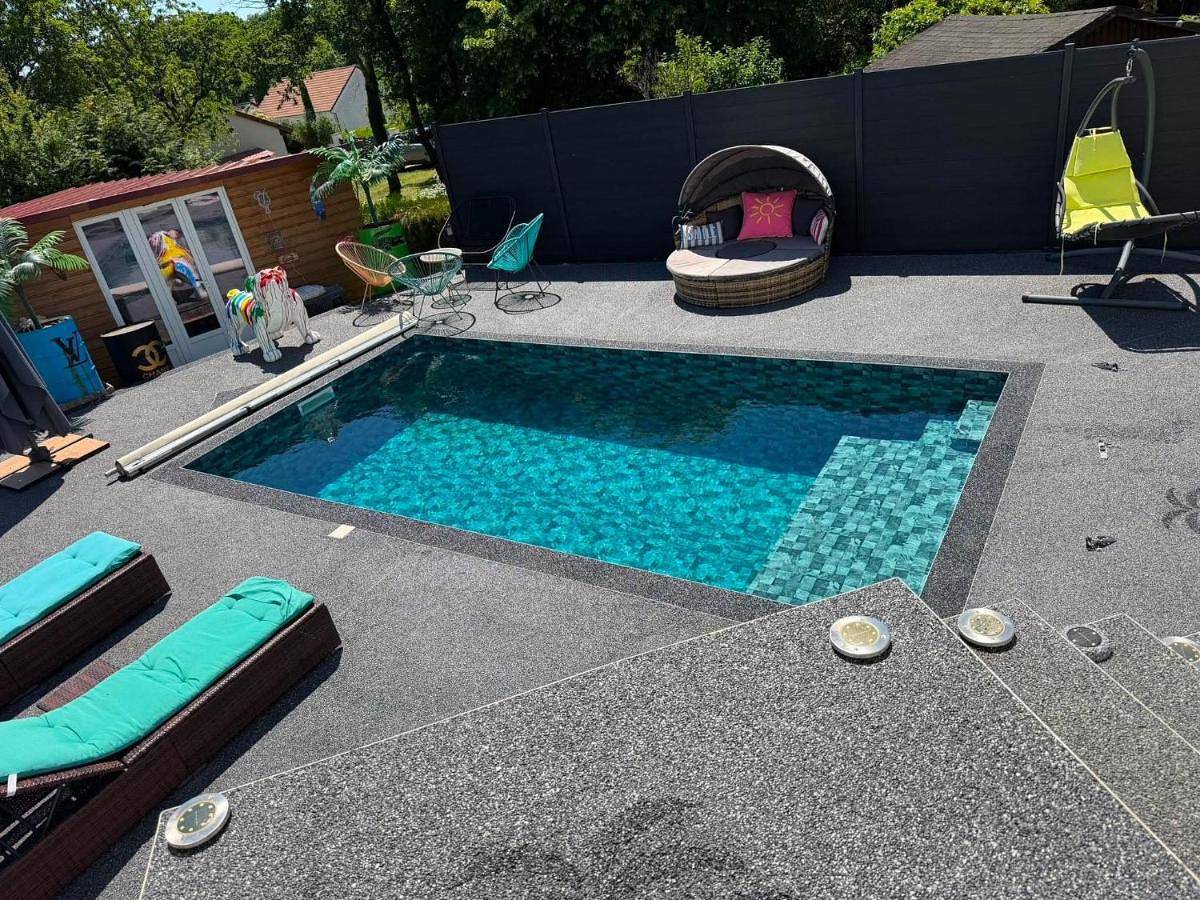 Maison cocooning , avec double jacuzzi et piscine in La Machine, Nièvre