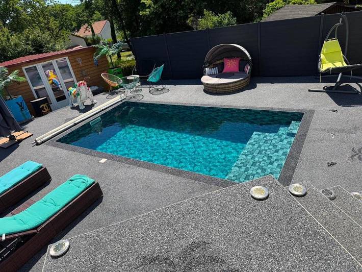 Location de vacances pour 3 personnes, avec jacuzzi et jardin ainsi que terrasse et piscine à La Machine - 3