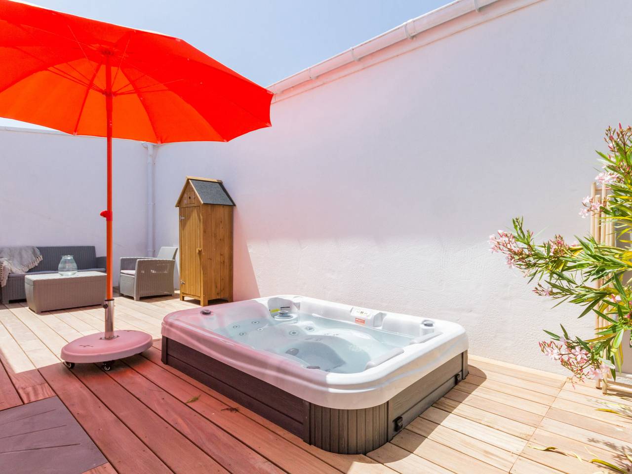 Gîte cosy bord de mer avec spa à 5 min de la plage et commerces, 2 terrasses, idéal famille et bébé in Pornic, Côte de Jade