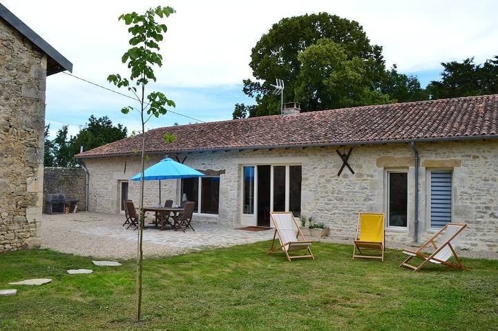Location de vacances pour 10 personnes, avec Terrasse et Jardin à Pleuville