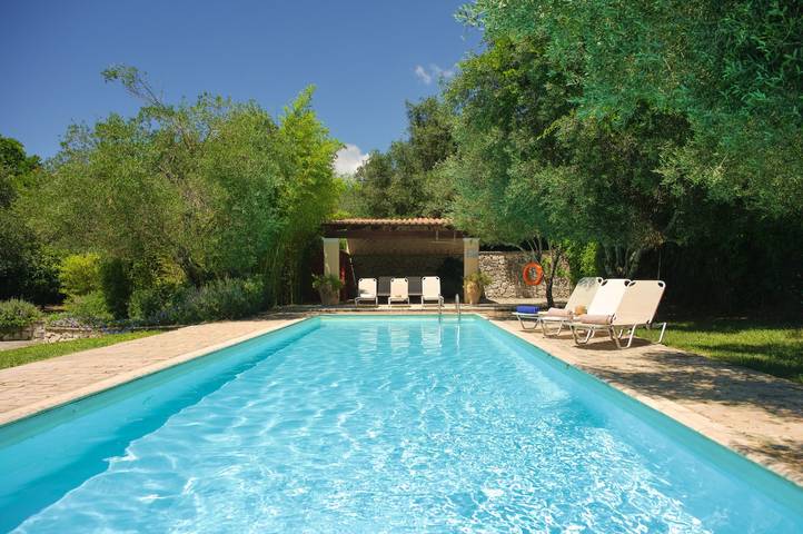 Villa pour 8 personnes, avec Balcon et Terrasse ainsi que Jardin et Vue
