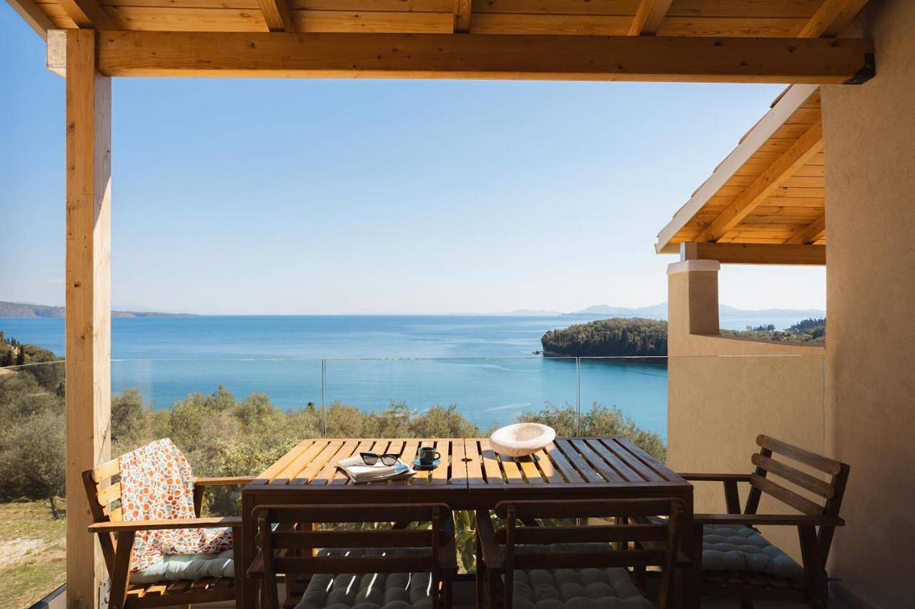 Ολόκληρο το διαμέρισμα, Top Floor Studio Apartment with Balcony and Sea View in Καλάμι, Κέρκυρα
