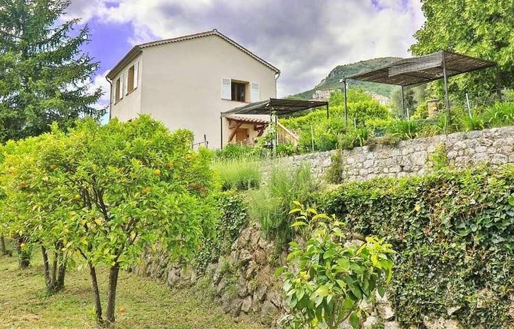 Gîte pour 6 personnes, avec jardin et terrasse, animaux acceptés dans les Alpes maritimes