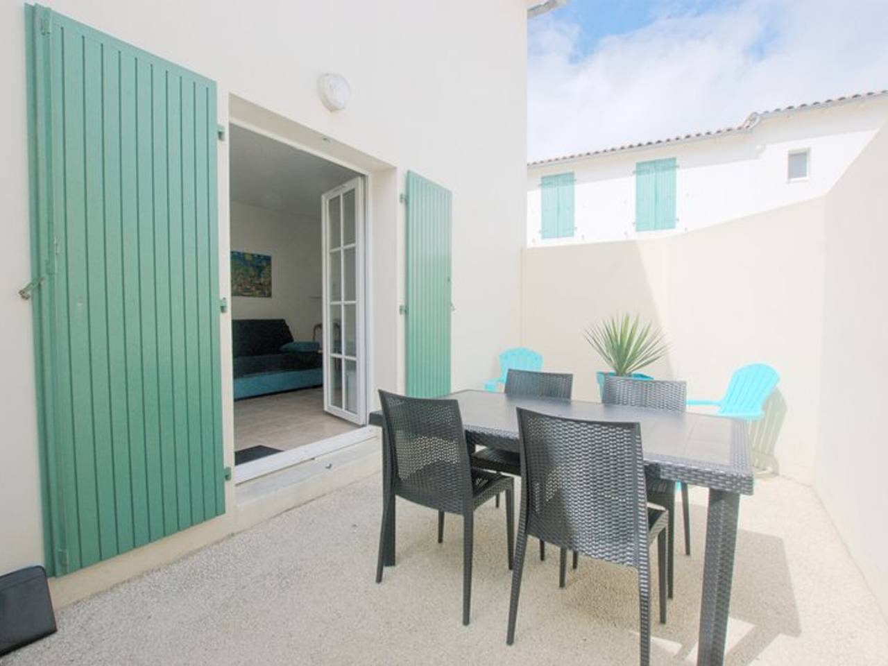 Apartamento entero, Apartamento funcional intra-muros con patio y garaje seguro in Saint-Martin-de-Ré, Isla de Ré