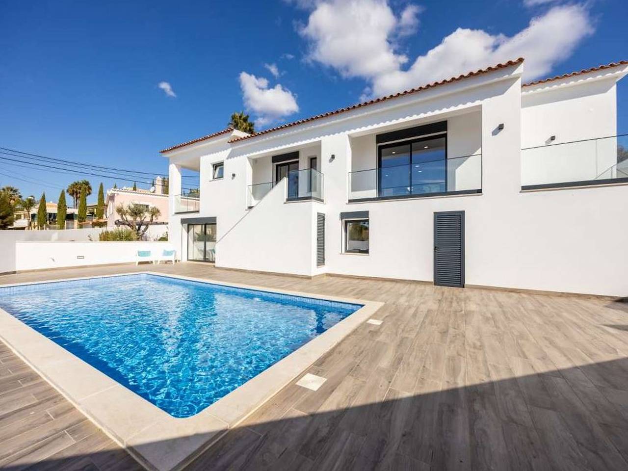Modern Carvoeiro Villa | 6 Bedrooms | Villa Olive | Private Pool | Close to Amenities in Estômbar, Lagoa