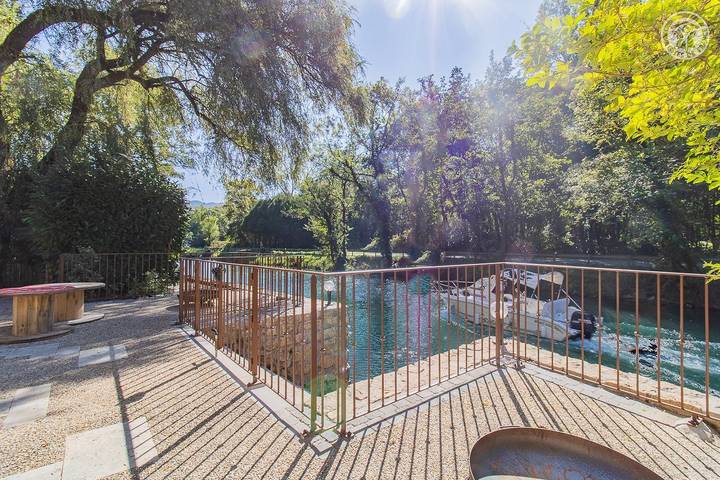 Gîte pour 15 personnes, avec terrasse et jardin