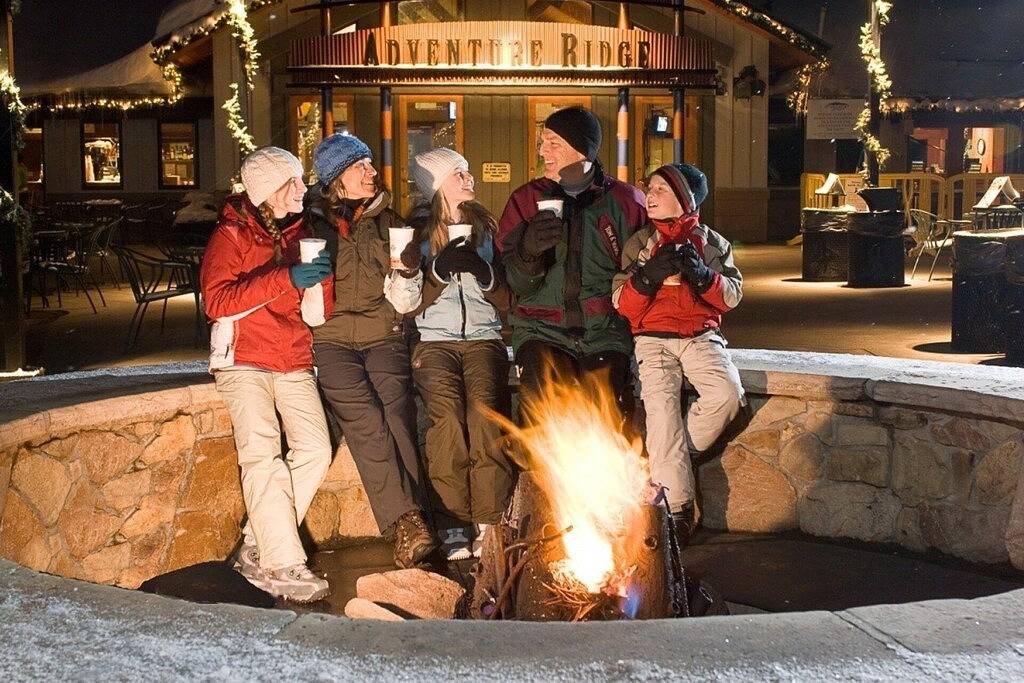 Perfektes Jahr rund um Mtn Escape! Kein Auto benötigt, bequem zur kostenlosen Bushaltestelle, wunderschön umgebaut! in Vail, Eagle County