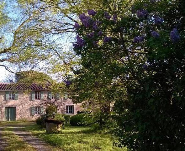 Location de vacances pour 12 personnes, avec Terrasse ainsi que Jardin et Vue dans Puységur