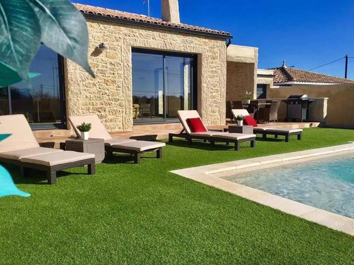 Villa pour 4 personnes, avec piscine ainsi que terrasse et vue