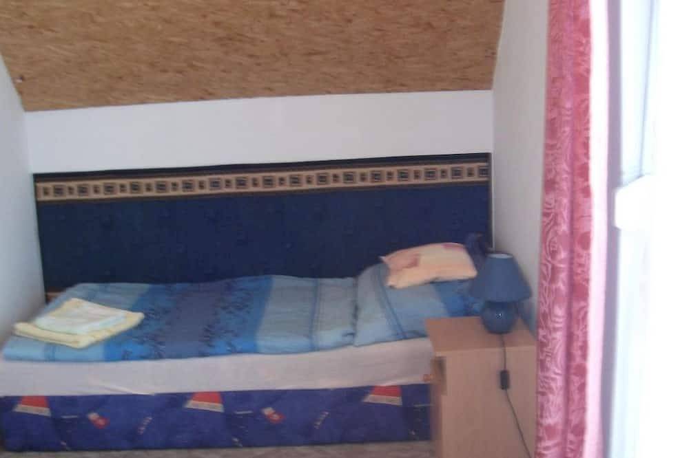 Mit Terrassen, Balkonen sowie Parkplatz in Dombowa, Komitat Tolnau