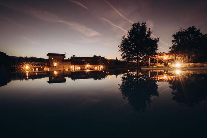 Villa per 18 persone, con Terrazza e Idromassaggio nonché Giardino e Piscina a Poppi