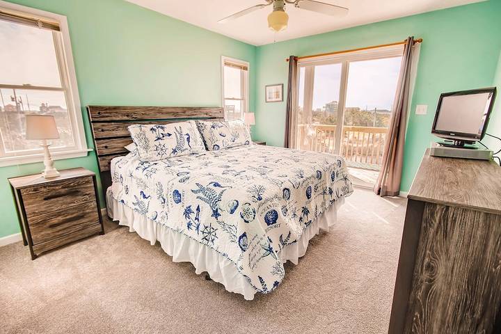 Vacation rental for 15 people, with hot tub and yard in Rodanthe