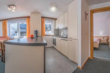 Vacation Apartment for 5 Guests in Saas-Fee, Monte Rosa Massiv, Picture 4