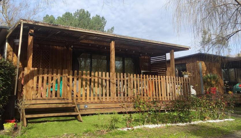 Camping pour 4 personnes, avec Terrasse et Piscine