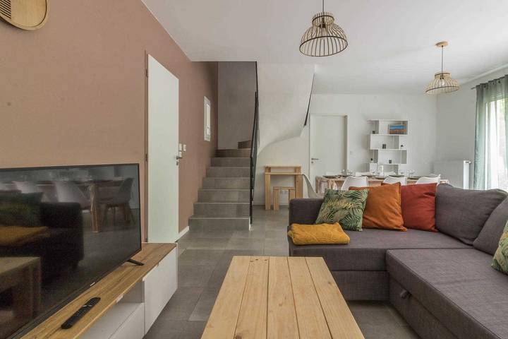 Gîte pour 8 personnes, avec terrasse et jardin
