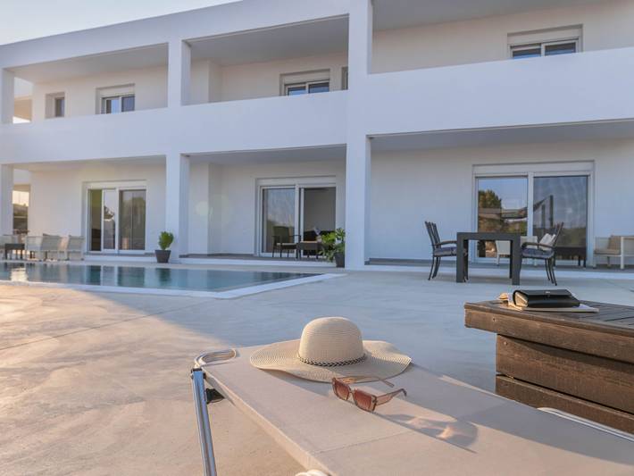 Ferienhaus für 8 Personen, mit Balkon und Terrasse sowie Garten und Pool