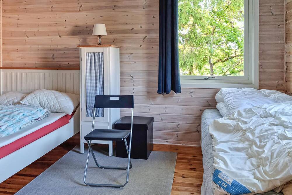 2 bedroom cozy home in Brekkestø in Lillesand 