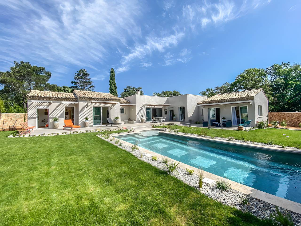 Villa 'Les 4 Fontaines' met Privézwembad, Wi-Fi en Airconditioning in Saint-Siffret, Nimes en omgeving