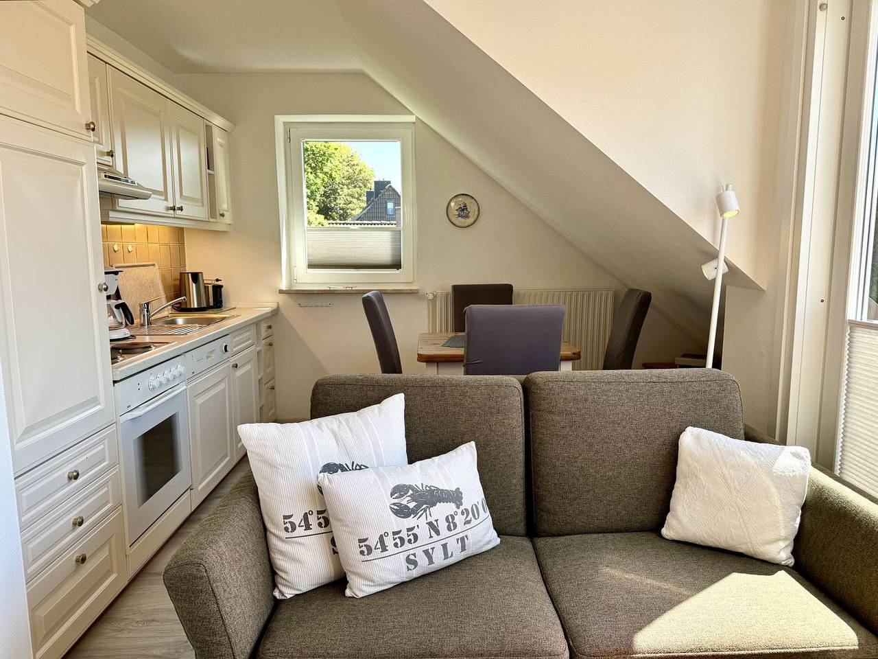 Ganze Wohnung, Schöne 2-Zimmer-Ferienwohnung mit Südbalkon, ruhig und strandnah gelegen in Westerland, Sylt (Gemeinde)