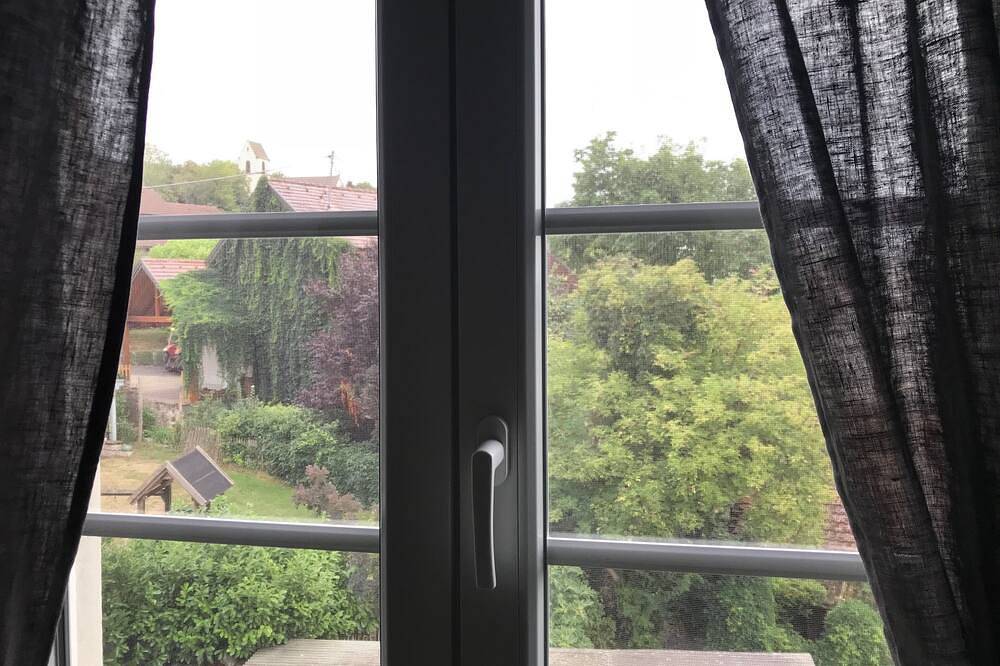 Ganze Wohnung, Liebevoll eingerichtete Ferienwohnung im Herzen vom Haltingen, 15 min bis Basel in Weil am Rhein, Südschwarzwald